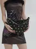 Bolsos transfronterizos estilo retro europeo y americano para motocicleta con tachuelas bolsa tipo dumpling 2026 nueva moda bolsa de trabajo bandolera para mujer