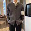 Cárdigan de punto a rayas japonesas con bloques de color, suéter de cuello redondo para hombre, corte ajustado, moda moderna, estilo BF, ropa exterior, suéter con botones