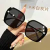 Óculos de Sol Estilo Influenciador com Pérolas para Mulheres Moda Europeia Americana Elegantes Que Afinam o Rosto Proteção UV Óculos de Sol com Armação Quadrada