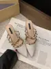Estilo quente elegância francesa scarpins com tachas femininos mules bico fechado moda ao ar livre 2026 sandálias bico fino salto grosso