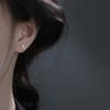 Pendientes de plata de ley 925 con diseño de nicho para mujer, pequeños pendientes de personalidad simple con agujeros para las orejas para dormir, pendientes gratis