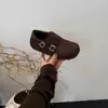 Sapatos Birkenstock Peludos Populares Estilo Brogue para Mulheres, Novo Modelo Inverno 2025, Slip-On de Lã de Cordeiro, Sapatos Quentes de Algodão com Forro de Fleece