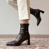 Botas curtas quadradas com salto grosso de 7 cm para mulheres, novas botas finas de pele de carneiro outono 2025, botas Martin de salto alto, tamanhos grandes 34-42