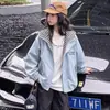 Jaqueta corta-vento com capuz estilo coreano para meninas, nova coleção 2026, retalhos xadrez, modelagem solta, jaqueta de trabalho, peça de outer wear de outono para crianças mais velhas