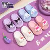 Chinelos de Verão Sanrio Kuromi para Crianças Bebês Antiderrapantes Meninas Banheiro Interno Desenho Animado Fofo Banho Fundo Macio