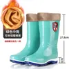 Zapatos de agua de caña alta de moda para mujer, impermeables, antideslizantes, de media caña, duraderos y resistentes al desgaste, botas de lluvia con forro de felpa para el calor, zapatos de goma para mujer