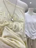 Camiseta Feminina Estilo Preguiçoso Estampa de Letras de Espuma Decote Assimétrico Manga Longa Proteção Solar Fina para Primavera e Verão