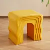 Mesa Lateral de Sofá para Uso Doméstico, Banco para Trocar Sapatos na Sala de Estar, Mesa de Centro Simples Moderna em Formato Ondulado, Mesa de Cabeceira, Design Ondulado Estilo Creme