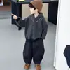 Conjunto de Roupa de Inverno Masculina de Três Peças com Colete Listrado Estilo Coreano Roupas de Terno Grossas da Moda para Crianças Pequenas e Médias Comércio Exterior