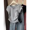 Nueva Camiseta de Verano 2026 de Algodón Puro con Cuello en V Pequeño, Cintura Ceñida, Manga Corta para Mujer con Diseño Único, Top Plisado de Corte Entallado