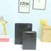Sacola de Papel Estampada Integral com Partículas Douradas, Sacola de Presente Bege com Etiqueta de Pendurar, Bolsa com Listras Verticais, Sacola de Papelão Branca