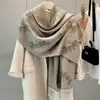Otoño e Invierno 2025 Chal Grande Clásico de Imitación Cachemir Patrón de Cochecito Doble Cara Borla de Jacquard para Mujer Bufanda Versátil de Alta Gama