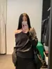 Suéter casual de hombros descubiertos para mujer, nuevo estilo otoño e invierno 2026, top de punto asimétrico de corte holgado, elegante capa interior