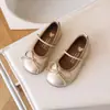 Sapatos Infantis Doces com Laço 2025 Primavera e Outono Novos Estilo Coreano Sapatos Pequenos de Couro para Meninas Sola Macia Sapatos de Princesa Sapatos de Passeio