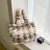 Nueva colección de otoño e invierno para mujer: bolsa tote versátil, simple y esponjosa con gran capacidad, adecuada para ir de compras y como bolso de hombro