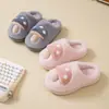 Pantuflas de algodón con suela gruesa para mujer, nuevo estilo invierno 2026, pantuflas de interior para el hogar, pantuflas de hongo cálidas y lindas para parejas, estilo para hombre