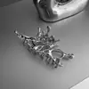 Pinza para el cabello de aleación plateada minimalista tipo garra líquida para cabello voluminoso, adecuada para recogidos en la parte posterior de la cabeza, elegante accesorio para el cabello tipo tiburón