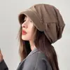 Gorro de punto para mujer con estampado de letras y circunferencia de cabeza grande, versátil suéter fino estilo coreano para principios de otoño, gorro para clima frío, gorra protectora para los oídos