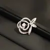 Broche de Flor Peônia Bicolor Dourado e Ouro Rosa Simples e Elegante, Broche Floral Pequeno e Requintado Cravejado de Pedras, Alfinete de Lapela para Mulheres