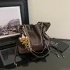 Bolsa de grande capacidade, novo modelo outono 2026, alto valor estético, bolsa de ombro tipo balde com corrente casual, bolsa tote moderna de estilo descontraído