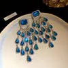 Pendientes Largos de Borla Cuadrada con Diamantes y Tachuelas Plateadas, Estilo Europeo y Americano Exagerado, Pendientes Personalizados de Alta Resistencia, Pendientes de Lujo Ligero de Alta Gama para Mujer