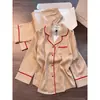 Pijama vintage de lunares estilo francés con solapas para mujer, conjunto de ropa para el hogar de alta gama con ribete de encaje, manga larga y pantalón largo, otoño 2026
