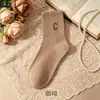 Meias Outono e Inverno Algodão Feminino Ins Meias de Comprimento Médio da Moda Absorventes de Suor Esportes Bordados Letra C Meias Casuais Cano Alto Meias All-match