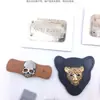 Etiqueta Estampada en Rotograbado para Ropa de Trabajo Bufanda Bolsas Accesorios Etiqueta Pequeña de Goma Innovadora Colgante de Marca de Cuero Parche Decorativo de Cuentas para Ropa