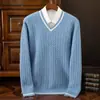 Suéter de Lana Pura con Cuello en V Otoño e Invierno 2025 para Hombre, Grueso, Jacquard, Combinación de Colores, Suéter de Lana, Camiseta Interior de Punto