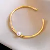 Pulsera de Perlas Redondas Irregulares Simple Europea y Americana, Moderna y Única, Pulsera Elegante, Joyería de Lujo Ligero y de Alta Gama al por Mayor