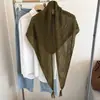 Chal de punto de lana de alta gama con diseño de triángulo hueco para mujer, otoño, versátil, tacto de alta gama, bufanda tipo chal con borlas, calentador de cuello