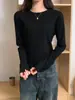 Camiseta casual versátil de color sólido con dobladillo en forma de U para mujer, otoño e invierno, cuello redondo, cálida, gruesa, adecuada para usar en capas o sola, top de manga larga