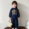 Conjunto Fofo para Meninas 2026 Primavera e Outono Novo Conjunto de Duas Peças com Moletom Soltinho e Calça de Moletom Infantil Macio e Aderente Roupa Esportiva Casual