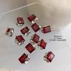 Produto Acabado de Nail Art Ancora Vermelho Brilhante com Strass Empilhados 2025 Ano Novo Strass de Cristal Vermelho Grande Quadrado Decorações de Unha Ovo de Pombo
