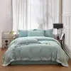 Conjunto luxuoso de quatro peças em algodão lavado ultrassuave com bordado floral, capa de edredom e lençol, amigável à pele para dormir nu, adequado para todas as estações