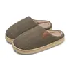 Chinelos de algodão simples e antiderrapantes para homens, novo estilo de inverno, quentes e forrados com fleece para uso interno, adequados para grávidas e idosos, chinelos de pelúcia para mulheres