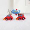 Broche de Peluche Lindo Dibujo Animado Coche Rojo Avión Azul Pin para Bolso Ropa Calcetines Accesorios