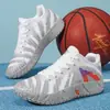 Nuevas zapatillas de baloncesto para exteriores, con patrones de color degradado, un diseño moderno y único, y excelente agarre y amortiguación para deportes escolares y actividades atléticas.