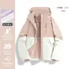 Chaqueta de Montañismo Tres en Uno Resistente al Viento e Impermeable con Forro de Forro Polar para Exteriores, Uniforme de Trabajo Corporativo Personalizado con Impresión de Logo