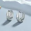 Pendientes retorcidos para mujer de plata de ley 925 estilo ins europeo y americano metálicos rayados pendientes de moda personalidad temperamento joyería para orejas de alta calidad