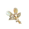 Broche de Hoja Dorada para Mujer, Pin de Moda Exquisito de Gama Alta para Traje, Accesorio de Abrigo de Nuevo Estilo de Lujo Ligero