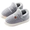 Pantuflas de Algodón para Mujer Invierno Hogar Silenciosas Antideslizantes 2025 Estilo Nuevo Felpa Gruesa Suela Gruesa Cubre Talón Cálidas Pantuflas Hombres Venta al por Mayor