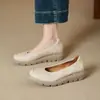 Zapatos de mujer de cuero suave estilo francés, modelo nuevo de otoño 2026, boca poco profunda, suela blanda, cómodos zapatos casuales sin cordones para mujer