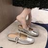 Sapatos Prateados Slip-On para Mulheres com Aumento Oculto de Altura, Novo Modelo Verão 2026, Sola Grossa, Bico Fechado, Meia-Mule para Uso Externo