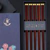 Cinco pares de palillos de madera de alitas de pollo con punta redonda y diez pares de palillos de madera rojos, caja de regalo para festivales, logotipo de la empresa.