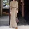 Conjunto de Tricô de Três Peças Estilo Coreano, Suave e Elegante, para Outono e Inverno, com Mangas Morcego, Cachecol Removível e Saia Versátil da Moda