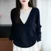 Design de Gola V, Malha Fina, Tricô Soltinho para Início de Outono, Blusa Color Block de Manga Longa para Mulheres, Novo Estilo para 26 Anos, Falso Duas Peças