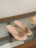 Primer Encuentro con las Chanclas de Verano Estilo Hada para Mujer, Adecuadas para Usar con Faldas, con Fuegos Artificiales y Pedrería, Sandalias de Cuña con Pinza de Tacón Medio