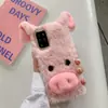 Funda de Teléfono de Peluche de Cerdo de la Suerte de Dibujos Animados de Invierno Peluda para Samsung S25/S26