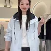 Chamarra casual con capucha de color caramelo, nuevo diseño de nicho para primavera y otoño 2026, abrigo corto versátil y rejuvenecedor para mujer